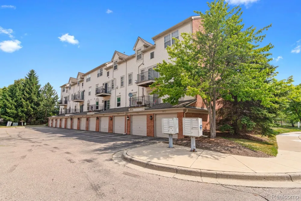 20072 Rodeo Court Southfield City, MI 48075