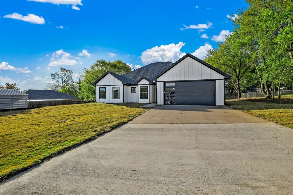 2708 Flora Lane Denison, TX 75020