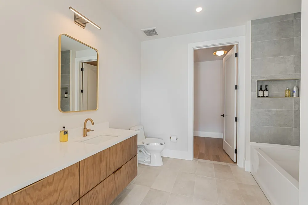 321 31st Ave #111 Nashville, TN 37203
