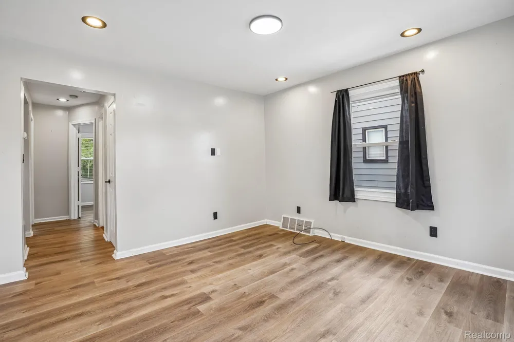 19120 Woodside Street Harper Woods City, MI 48225