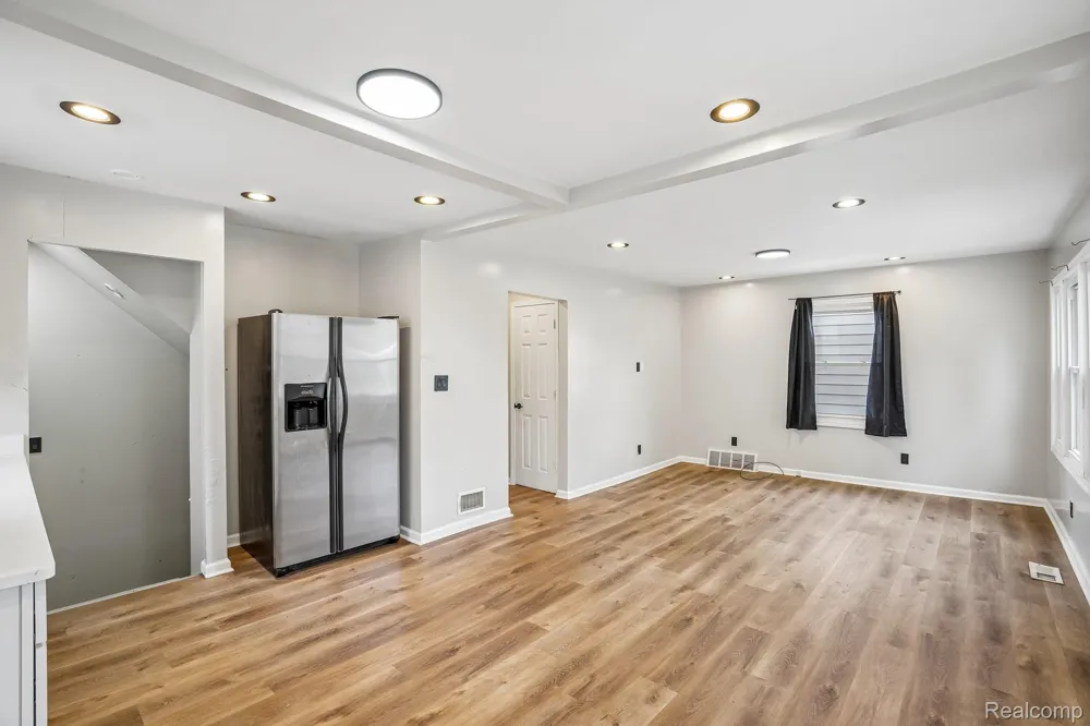 19120 Woodside Street Harper Woods City, MI 48225