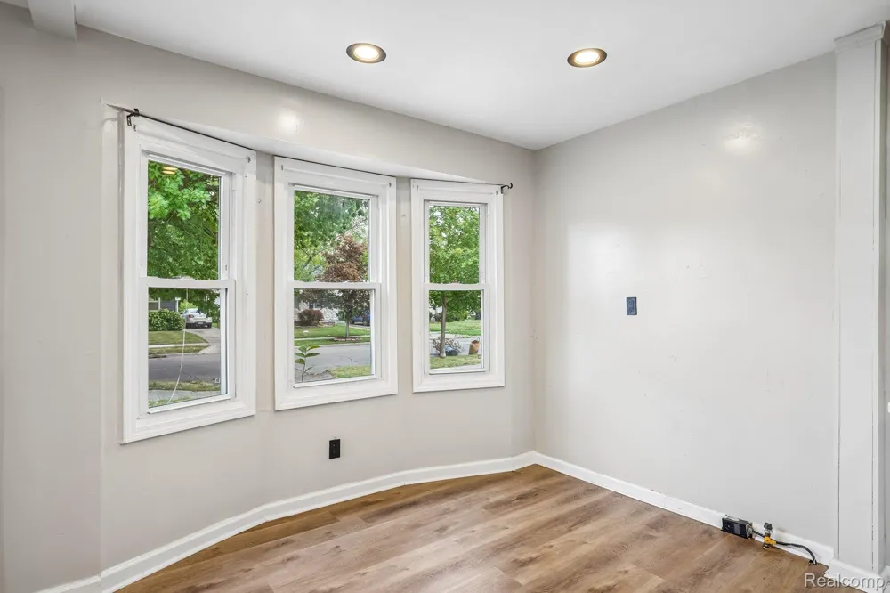 19120 Woodside Street Harper Woods City, MI 48225