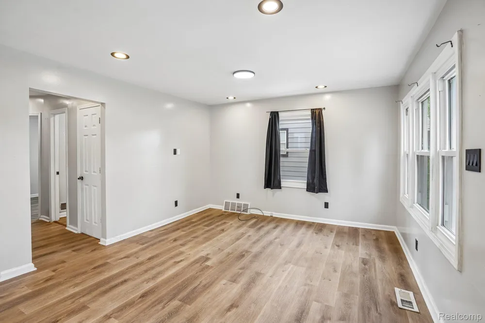 19120 Woodside Street Harper Woods City, MI 48225
