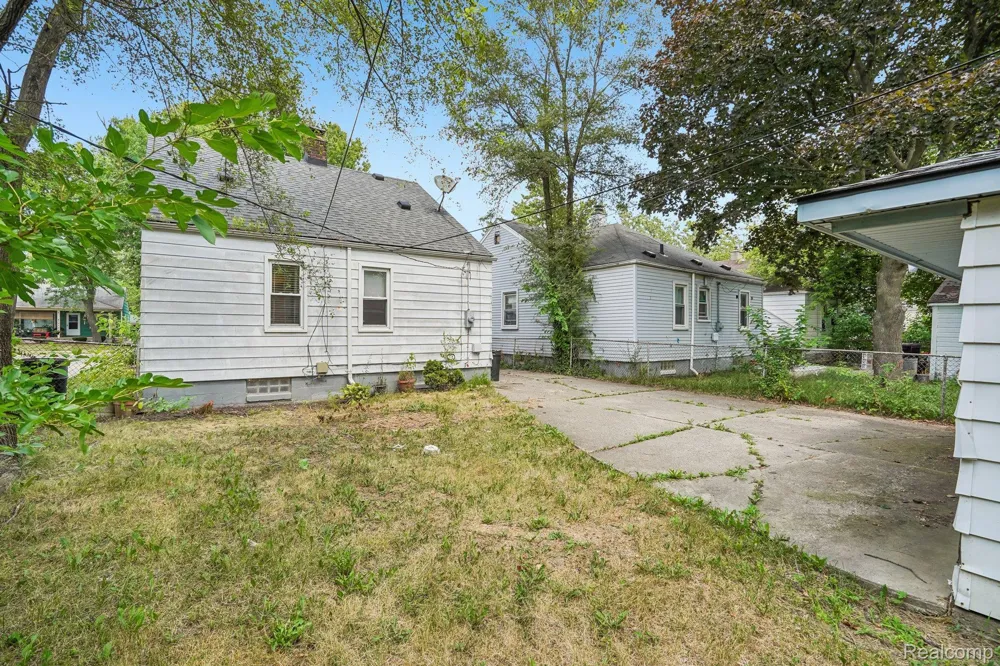 19120 Woodside Street Harper Woods City, MI 48225