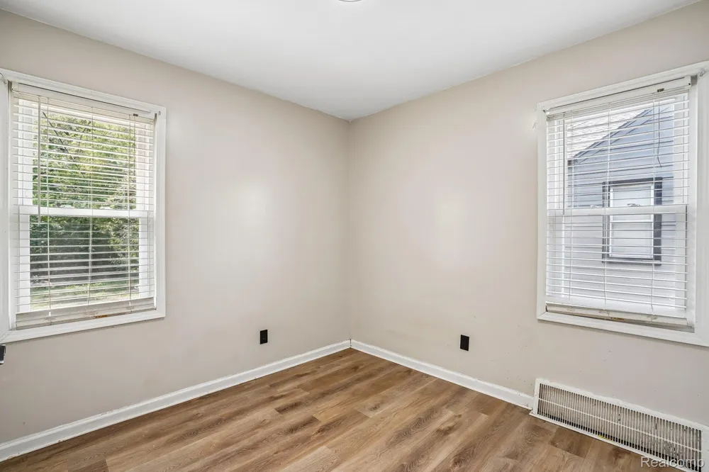 19120 Woodside Street Harper Woods City, MI 48225