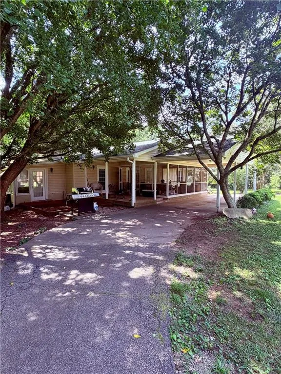 7447 Old Cornelia Highway Alto, GA 30510