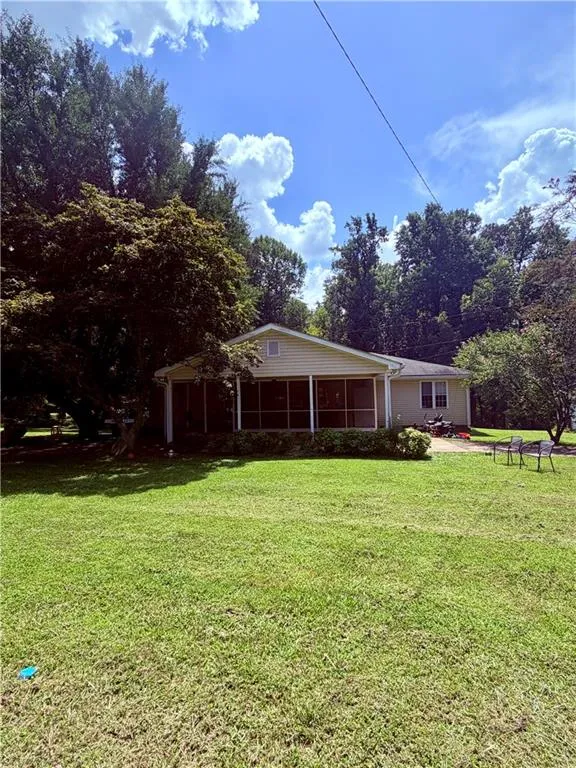 7447 Old Cornelia Highway Alto, GA 30510