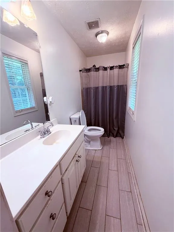 7447 Old Cornelia Highway Alto, GA 30510
