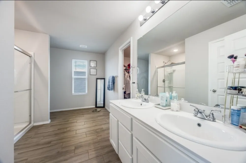 926 Hurstwood Drive Van Alstyne, TX 75495