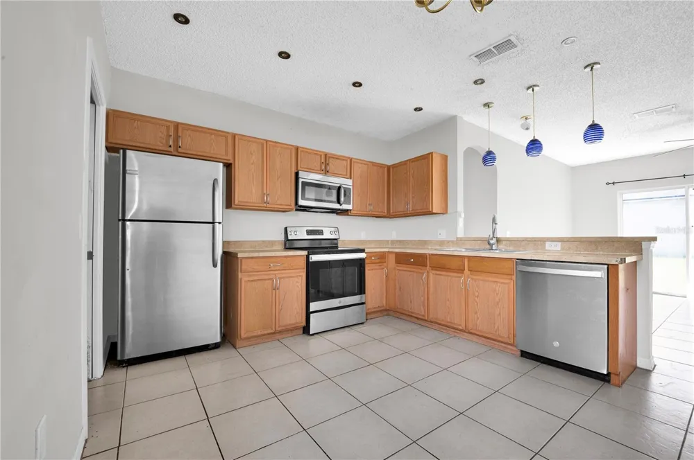 433 LAKEVIEW ROAD Poinciana, FL 34759