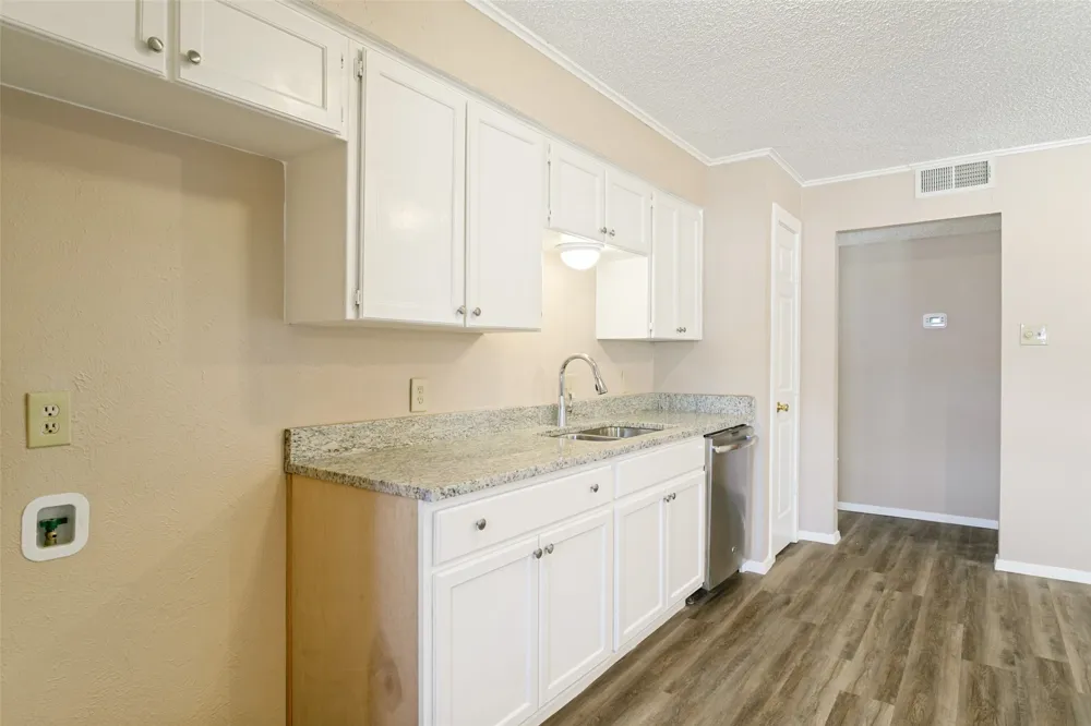 3008 Highgate Lane Bedford, TX 76021