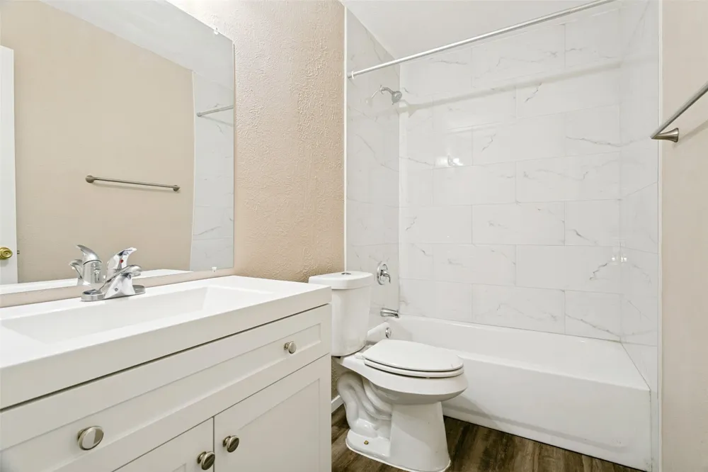 3008 Highgate Lane Bedford, TX 76021