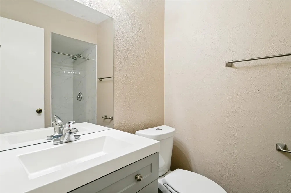 3008 Highgate Lane Bedford, TX 76021