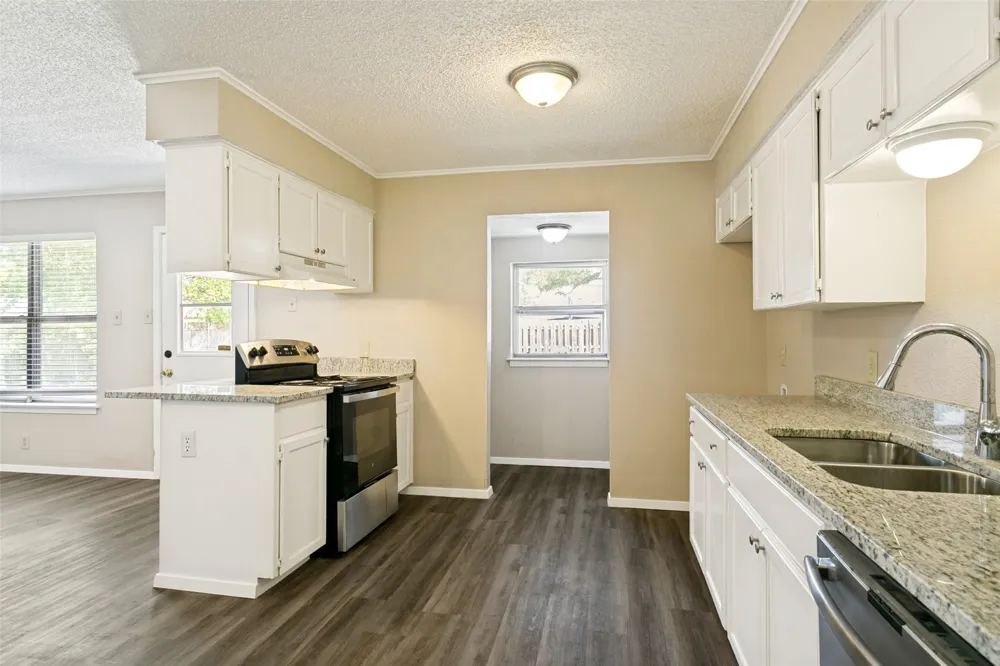 3008 Highgate Lane Bedford, TX 76021