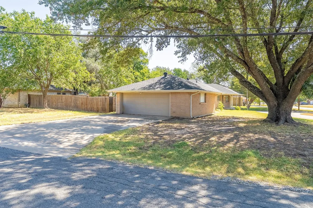 600 E Liberty Street Pilot Point, TX 76258