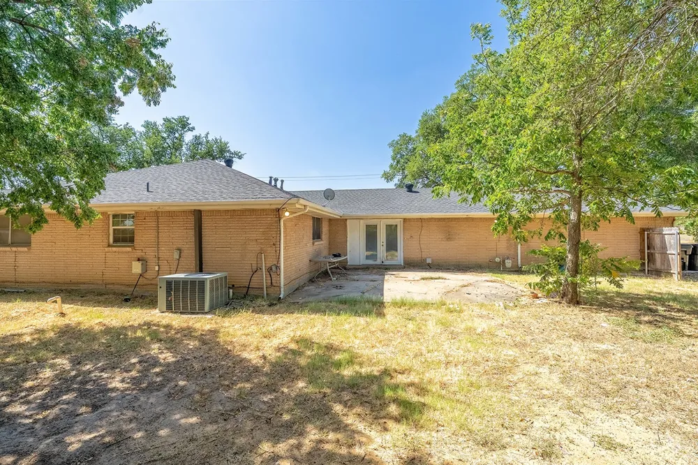 600 E Liberty Street Pilot Point, TX 76258