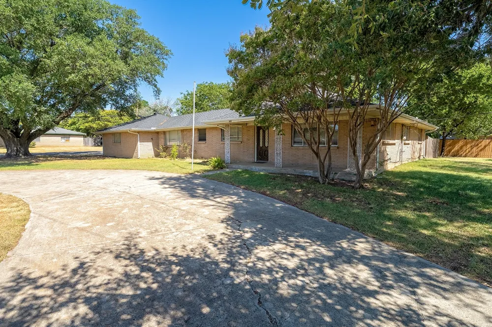 600 E Liberty Street Pilot Point, TX 76258