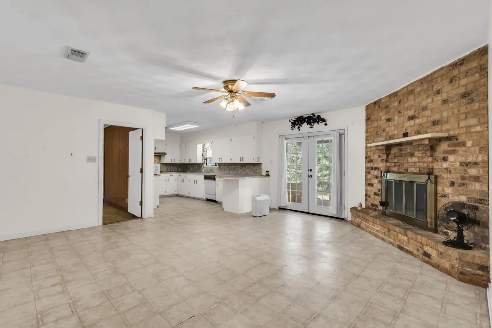 506 County Road 4580 S Spurger, TX 77660