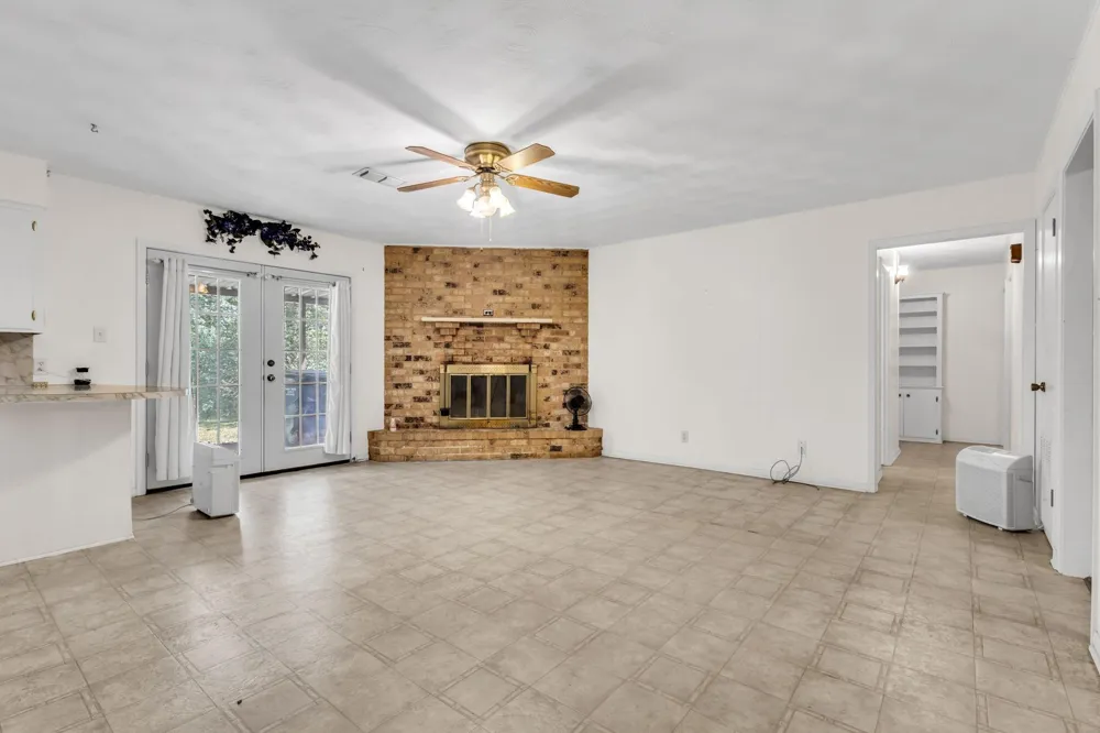 506 County Road 4580 S Spurger, TX 77660