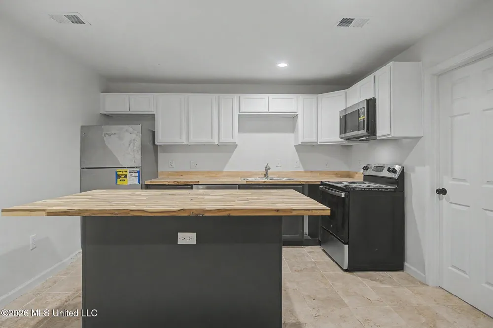 9424 Daisy Vestry Road Biloxi, MS 39532