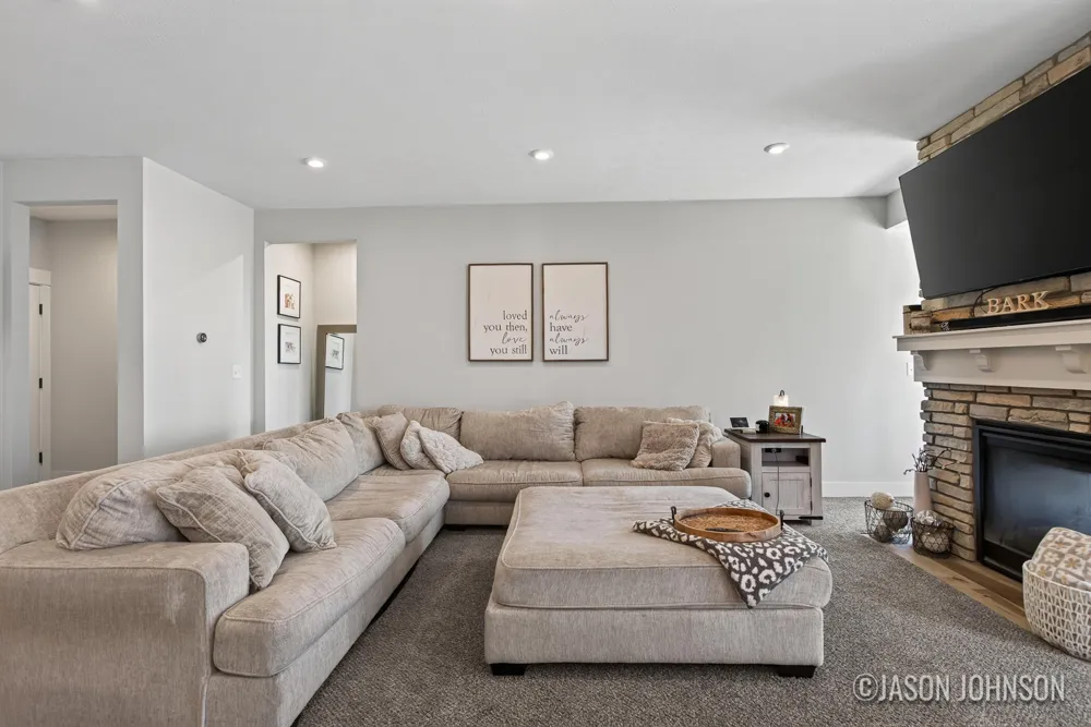 3097 Brayridge Drive Jenison, MI 49428