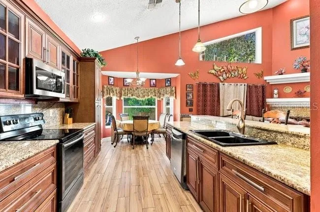 84 KNIGHTS HOLLOW DRIVE Apopka, FL 32712