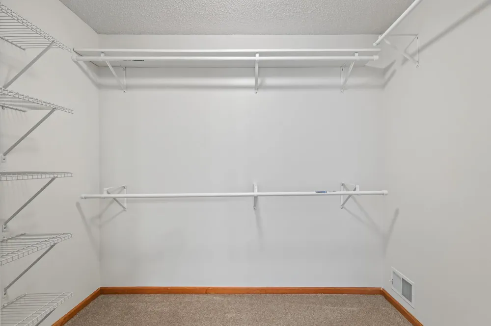 1672 Lenox Drive Waconia, MN 55387