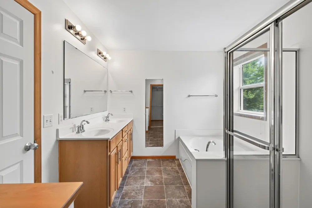 1672 Lenox Drive Waconia, MN 55387