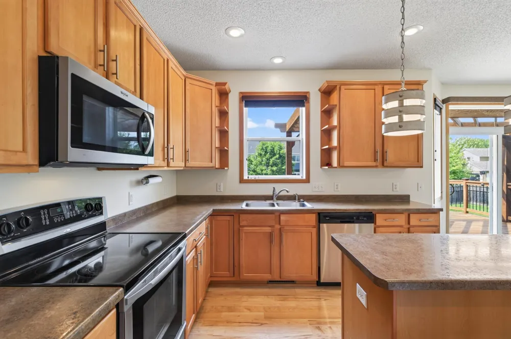 1672 Lenox Drive Waconia, MN 55387