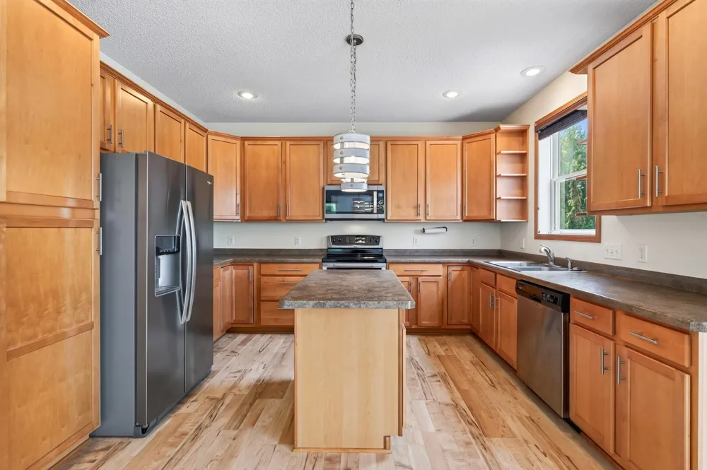 1672 Lenox Drive Waconia, MN 55387