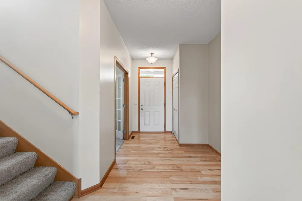 1672 Lenox Drive Waconia, MN 55387