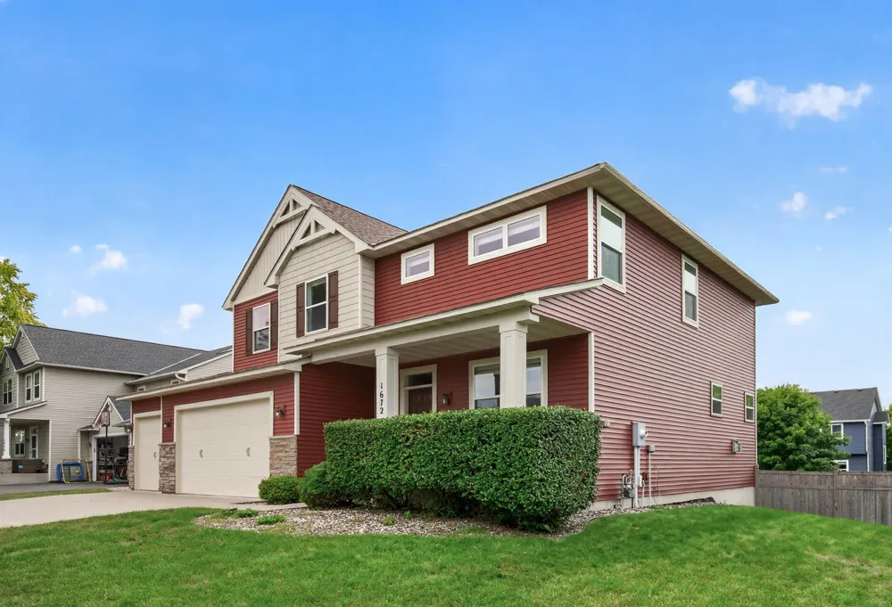 1672 Lenox Drive Waconia, MN 55387