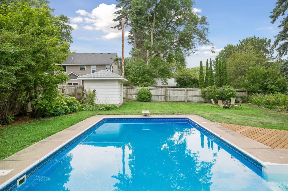 2863 Aglen Street Roseville, MN 55113