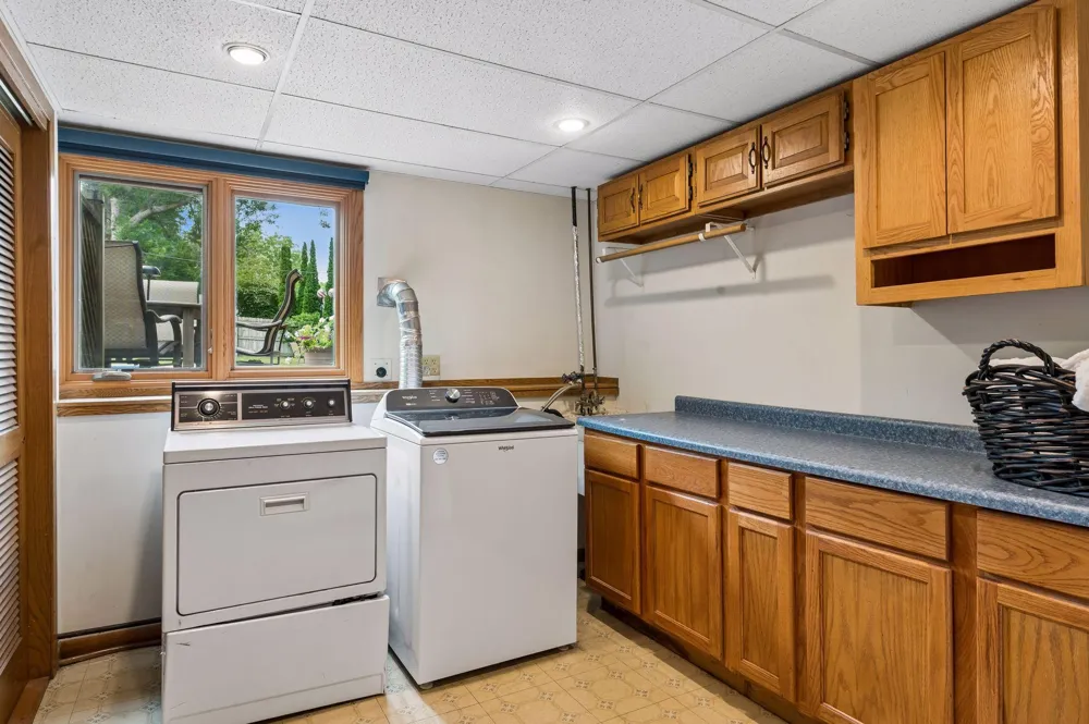 2863 Aglen Street Roseville, MN 55113