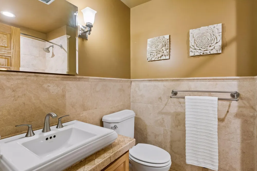 2863 Aglen Street Roseville, MN 55113