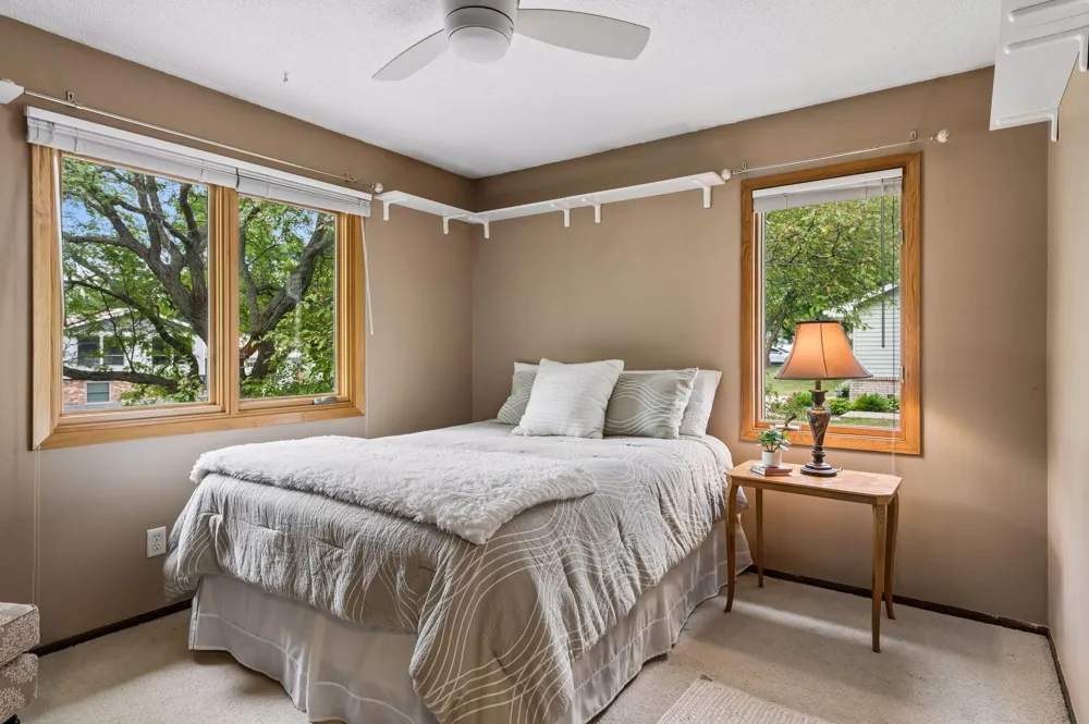 2863 Aglen Street Roseville, MN 55113