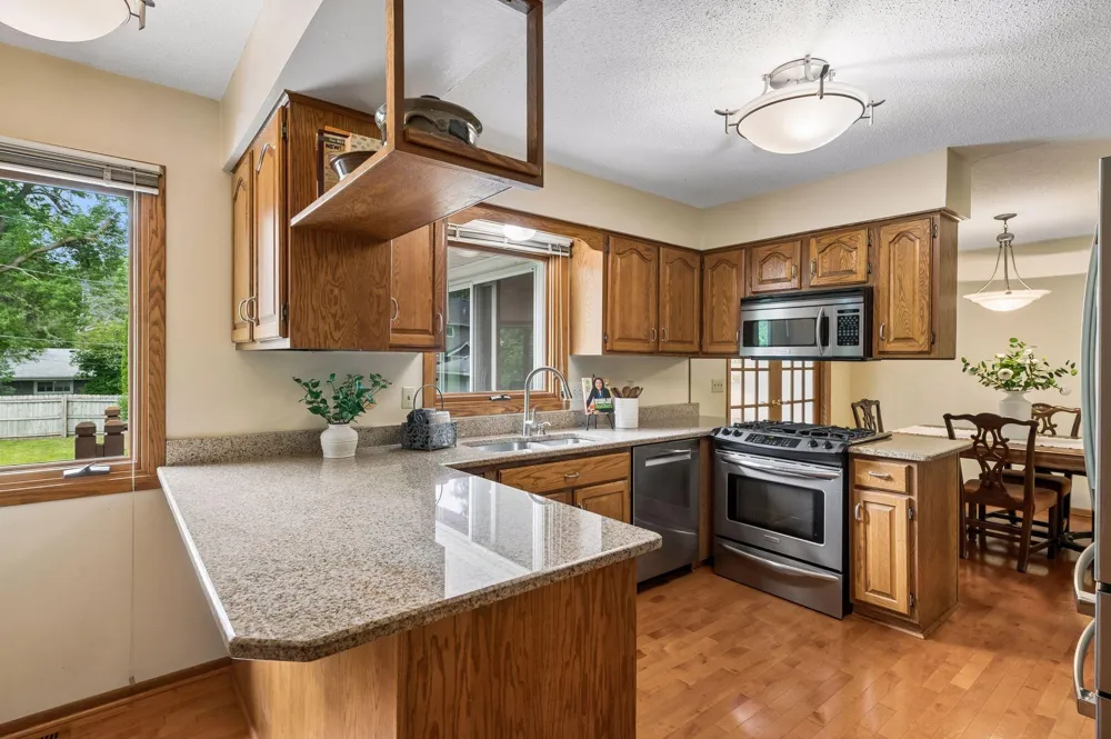 2863 Aglen Street Roseville, MN 55113
