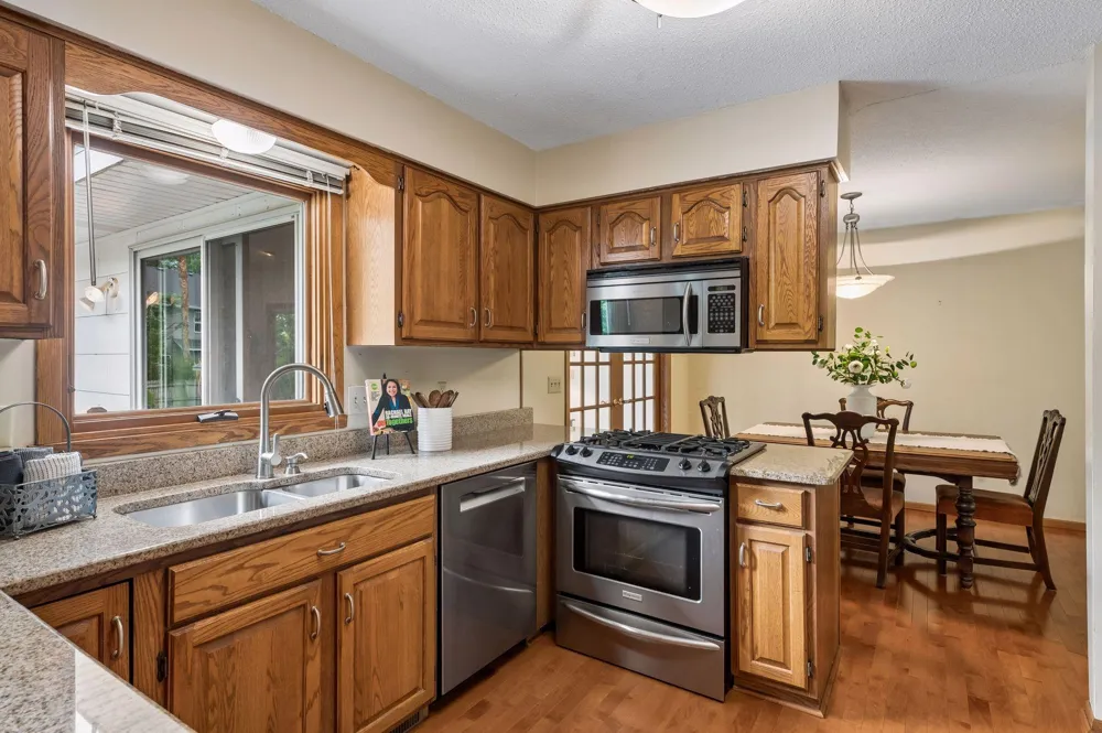2863 Aglen Street Roseville, MN 55113