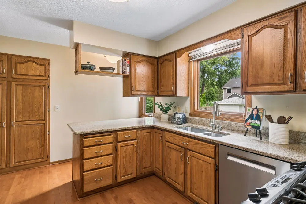 2863 Aglen Street Roseville, MN 55113
