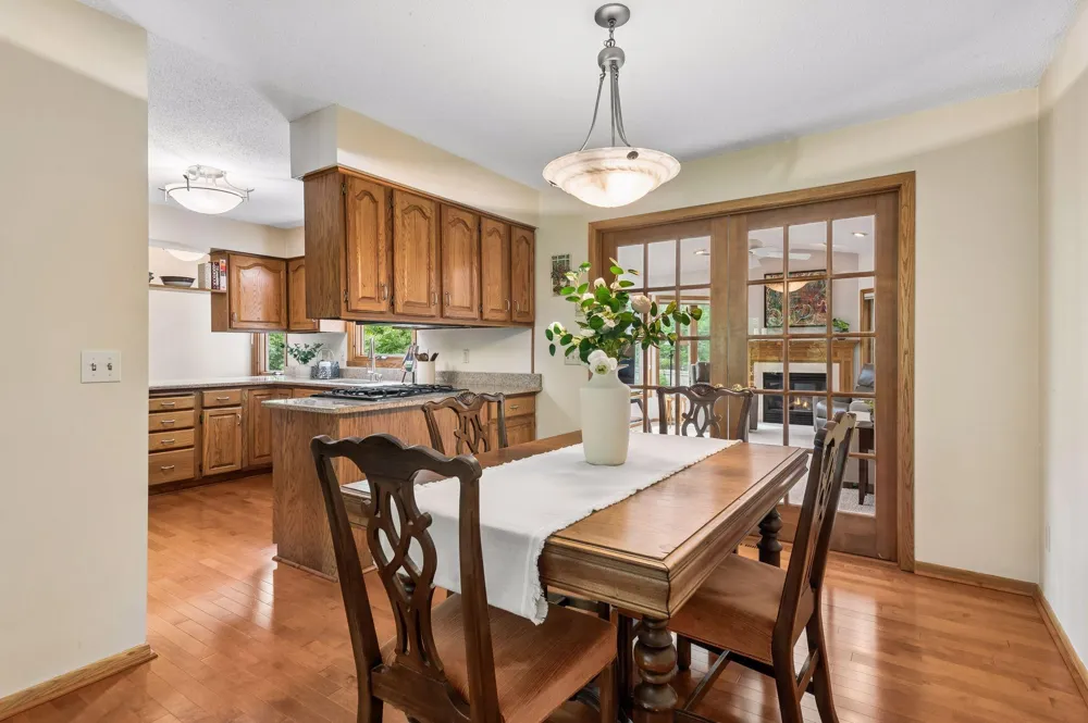 2863 Aglen Street Roseville, MN 55113