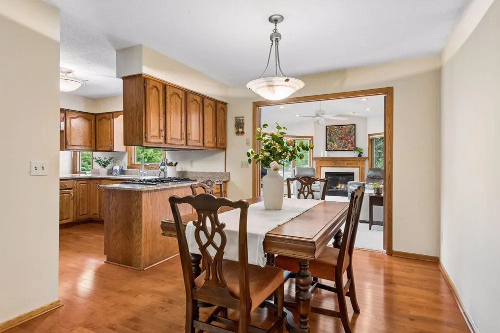 2863 Aglen Street Roseville, MN 55113