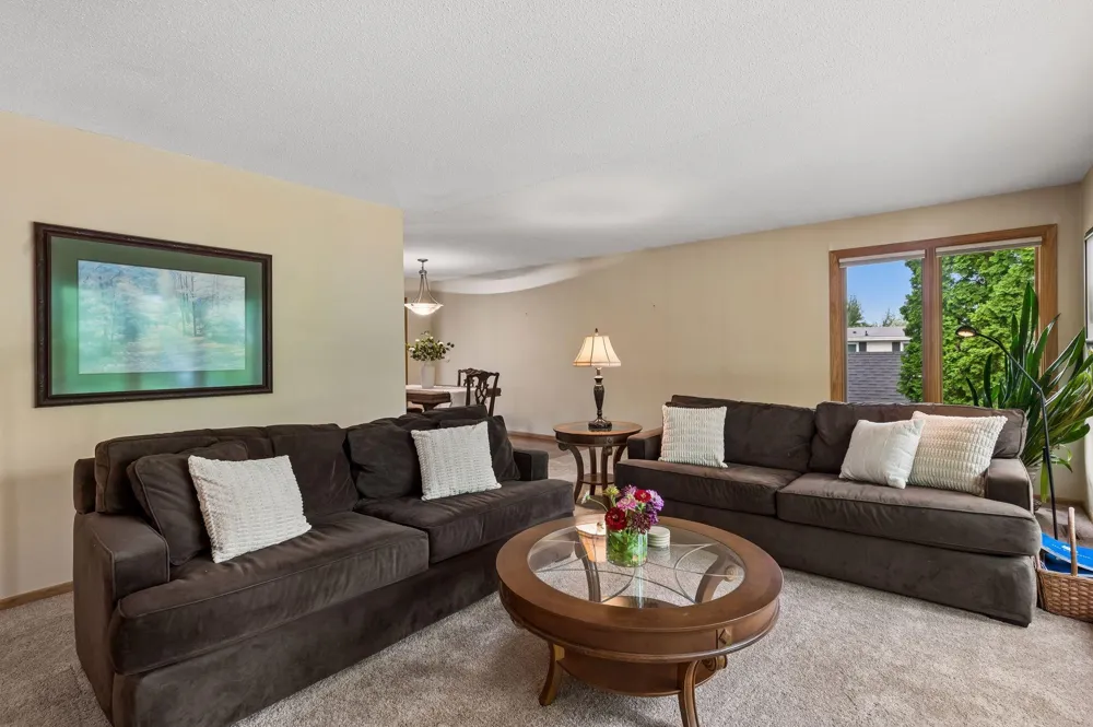 2863 Aglen Street Roseville, MN 55113