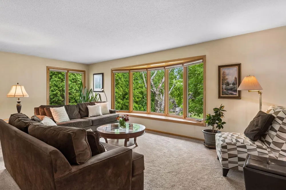 2863 Aglen Street Roseville, MN 55113