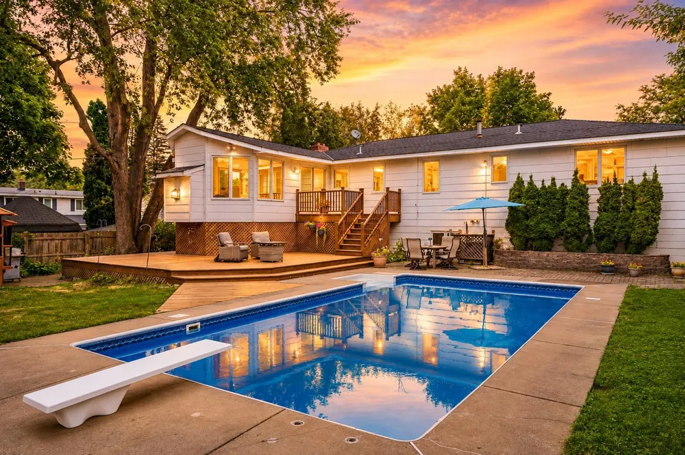 2863 Aglen Street Roseville, MN 55113