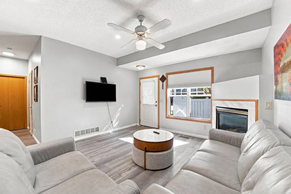 410 Hickory Lane Oakdale, MN 55128