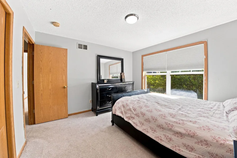 410 Hickory Lane Oakdale, MN 55128