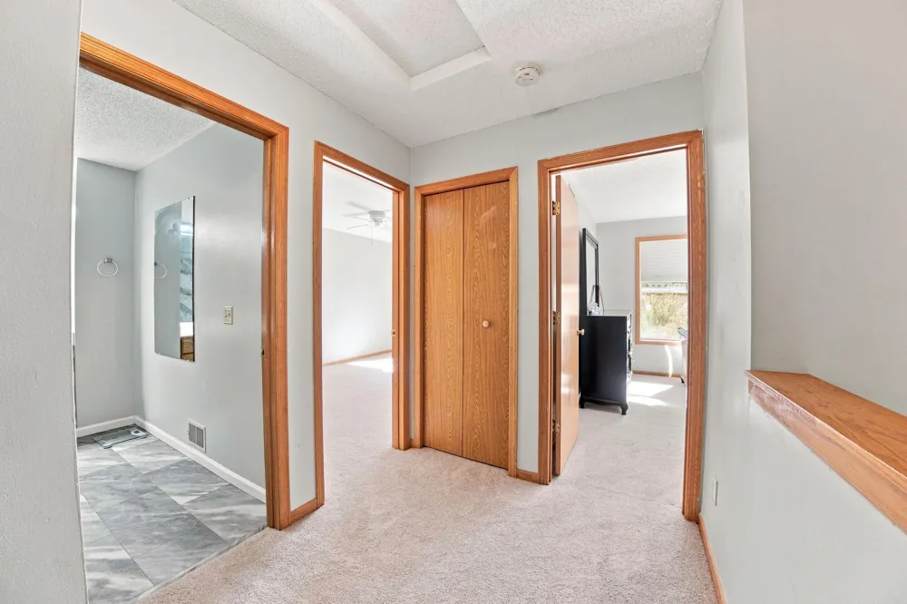 410 Hickory Lane Oakdale, MN 55128