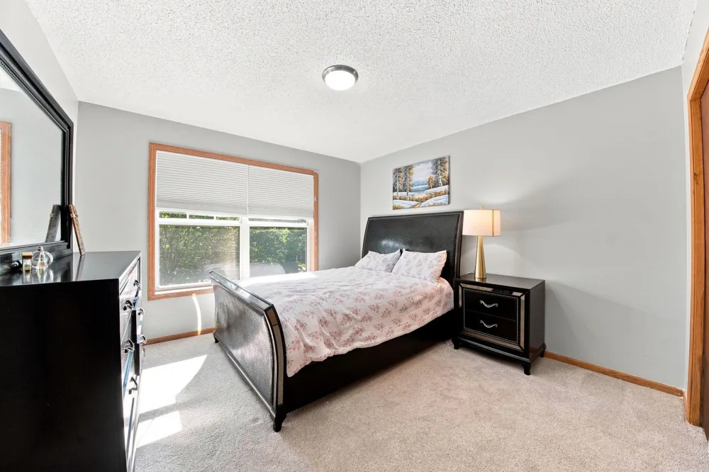 410 Hickory Lane Oakdale, MN 55128