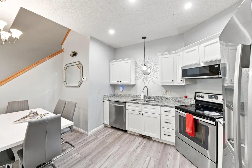 410 Hickory Lane Oakdale, MN 55128