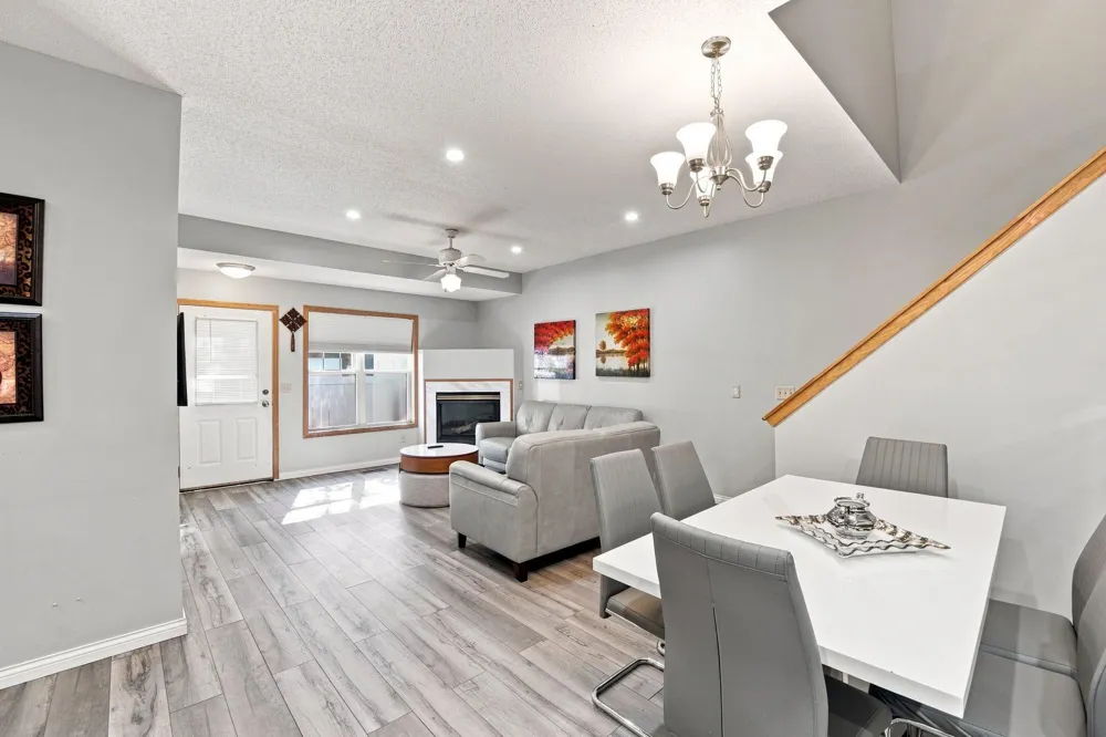 410 Hickory Lane Oakdale, MN 55128